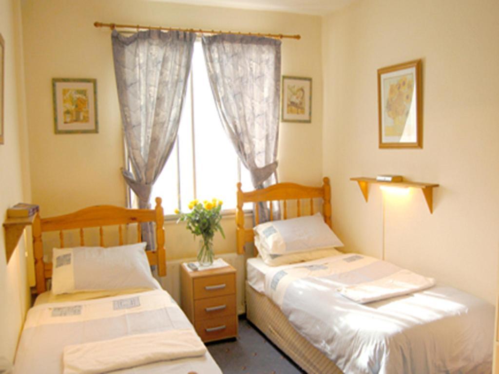 Broadway Lodge Bed And Breakfast Surbiton Ruang foto
