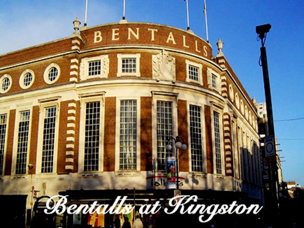 Broadway Lodge Bed And Breakfast Surbiton Bagian luar foto