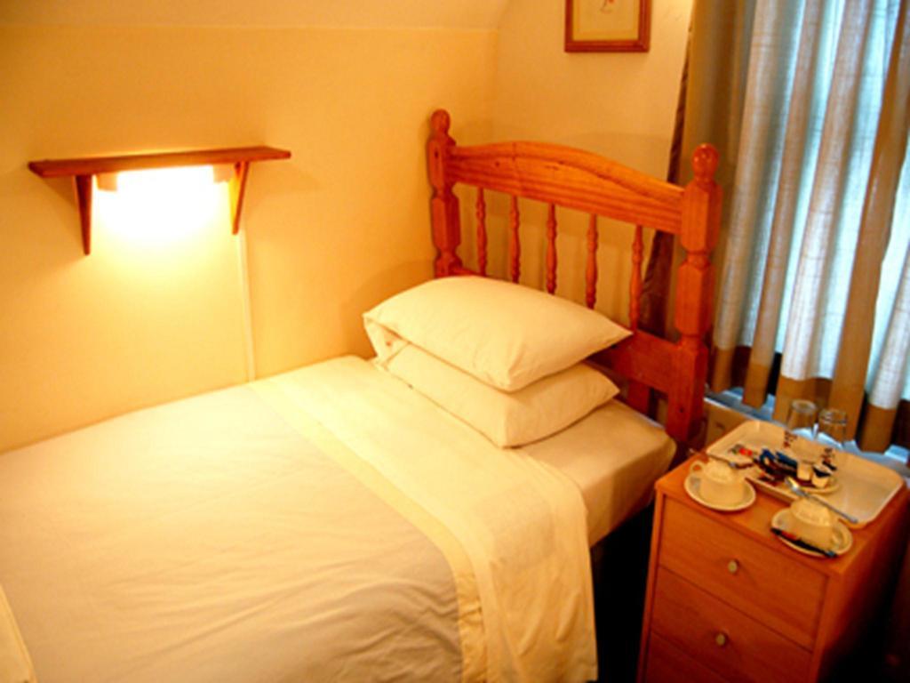 Broadway Lodge Bed And Breakfast Surbiton Ruang foto