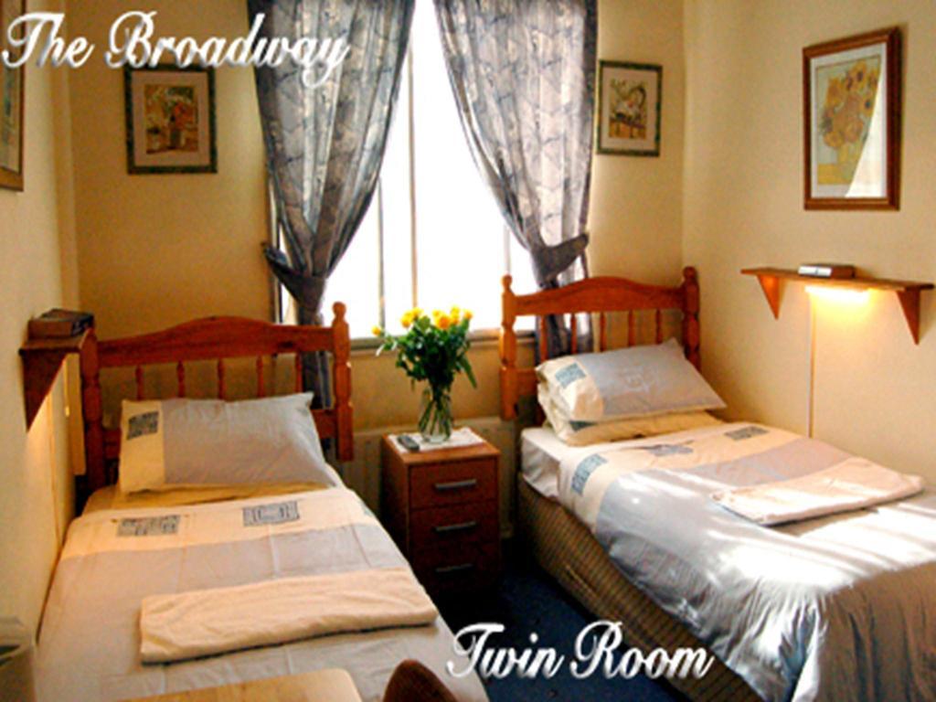 Broadway Lodge Bed And Breakfast Surbiton Ruang foto