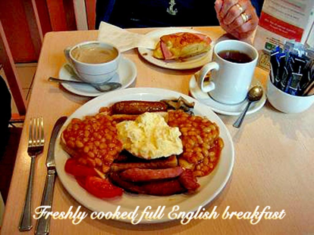 Broadway Lodge Bed And Breakfast Surbiton Bagian luar foto