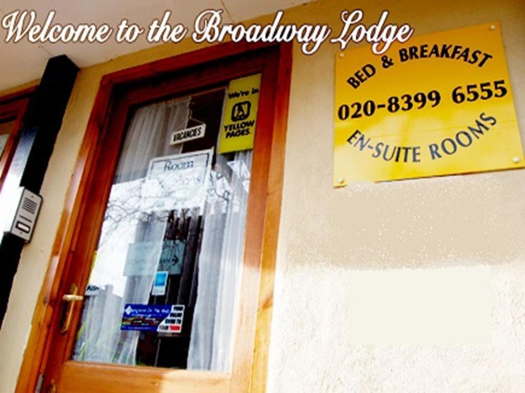 Broadway Lodge Bed And Breakfast Surbiton Bagian luar foto