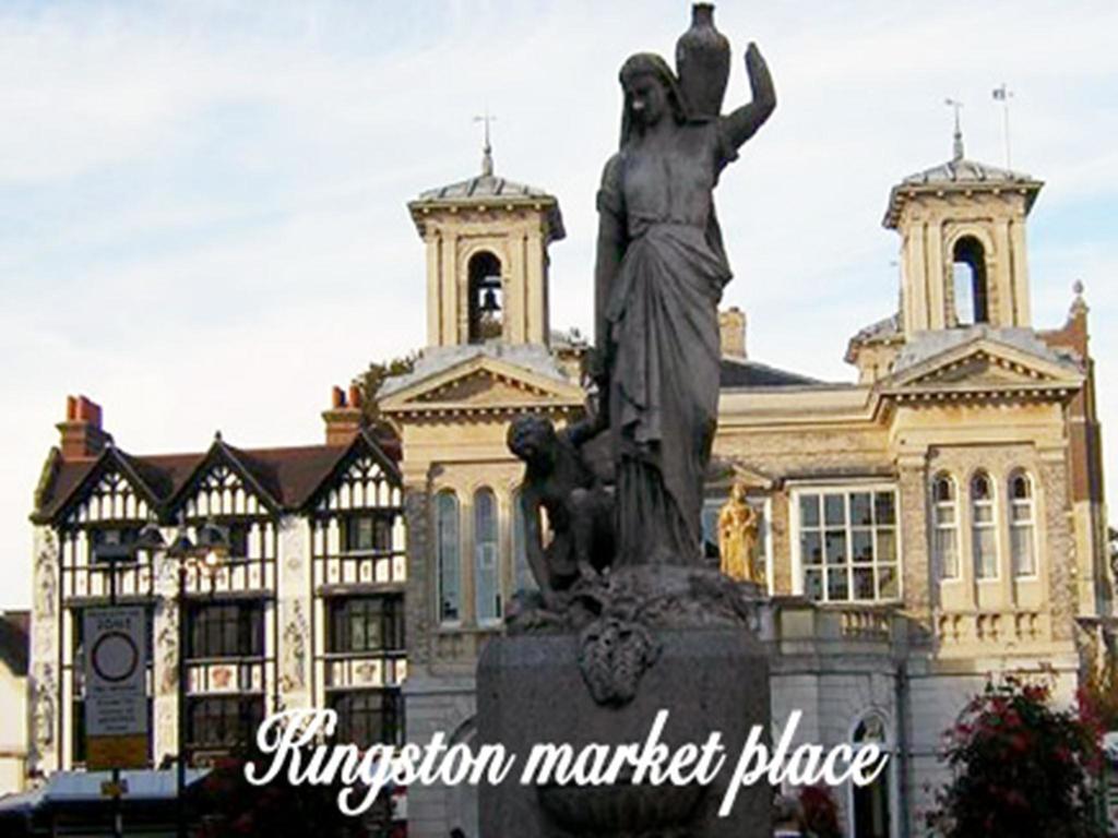 Broadway Lodge Bed And Breakfast Surbiton Bagian luar foto