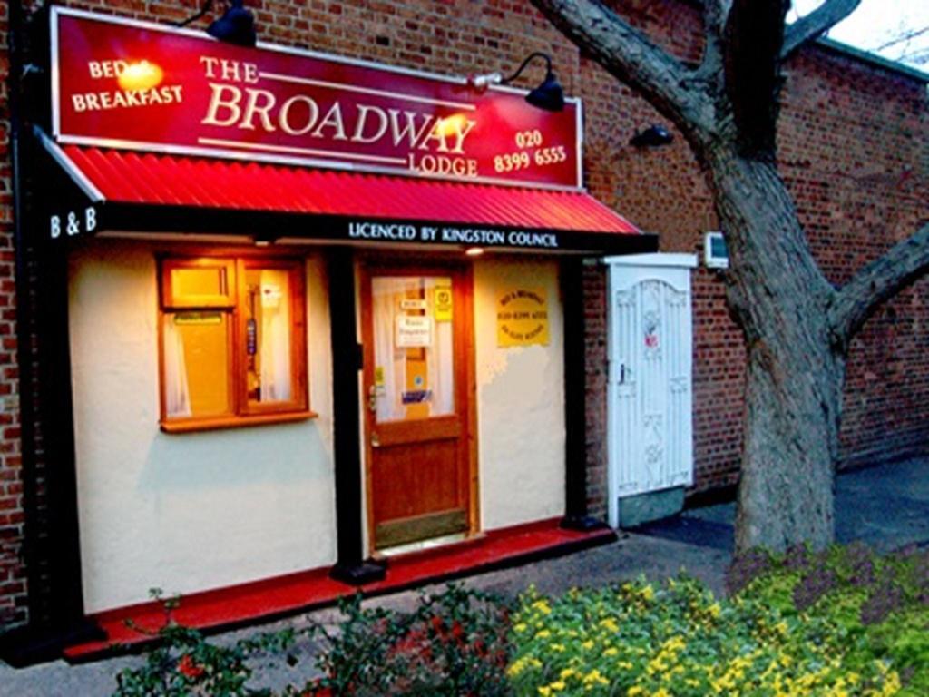 Broadway Lodge Bed And Breakfast Surbiton Bagian luar foto
